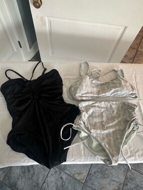 CALIA by Carrie Underwood Black Ruched One-Piece & green -Patterned Bikini Set